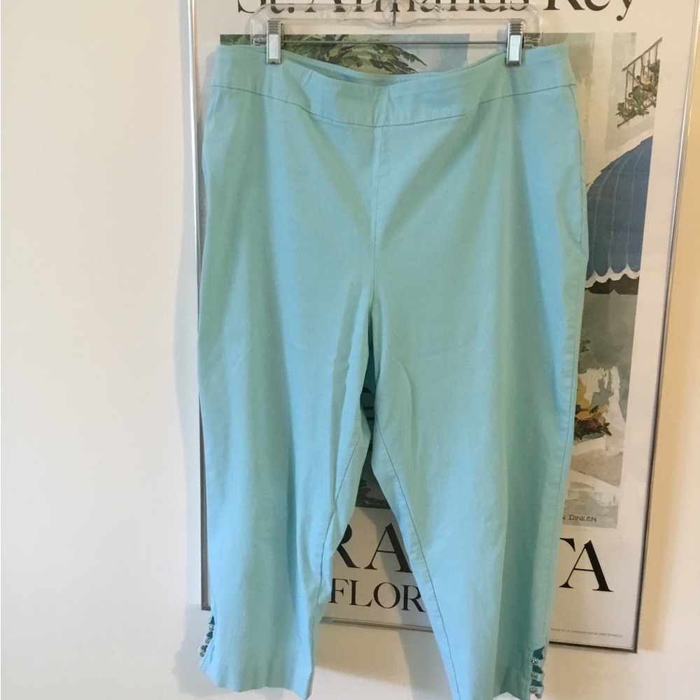 JM COLLECTION CAPRIS XXL Aqua Very good condition. cute details on cuff.